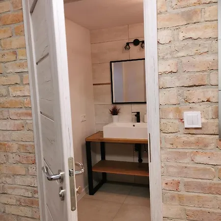 Under The Hill 2 アパート *