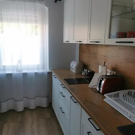 Under The Hill 2 バート・ムスカウ