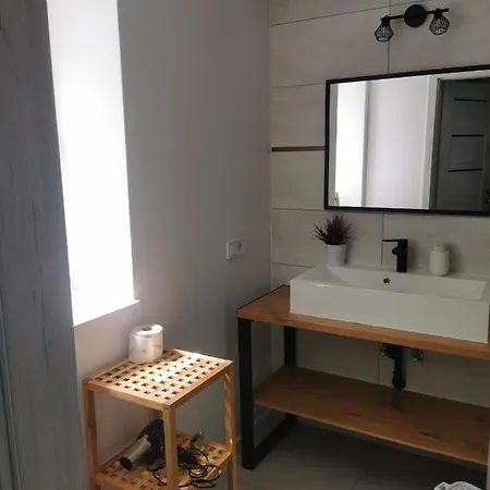 Under The Hill 2 アパート バート・ムスカウ