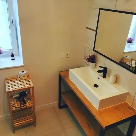 Under The Hill 2 アパート