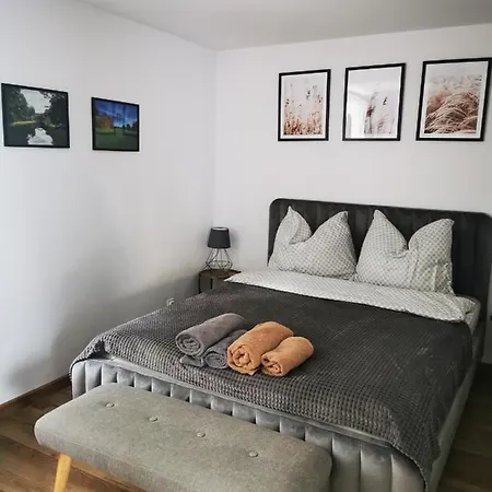 Under The Hill 2 バート・ムスカウ