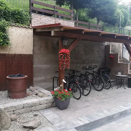 Under The Hill 2 Appartement *
