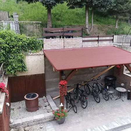 Under The Hill 2 バート・ムスカウ